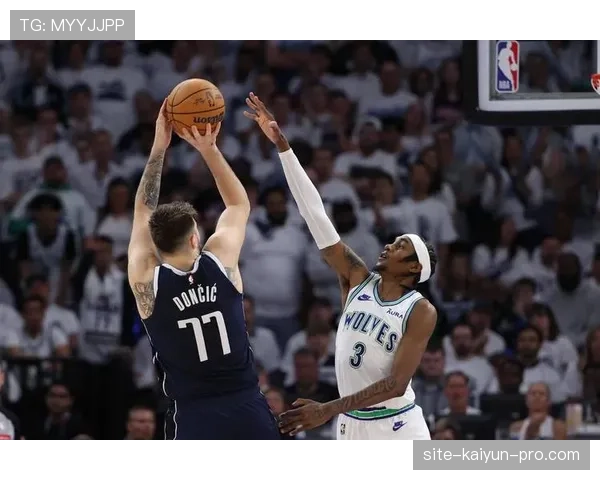 东契奇主导挡拆高效输出，改变对手防守策略