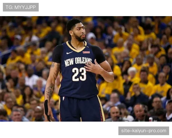 安东尼·戴维斯内线高效护框对比季后赛防守表现显著提升