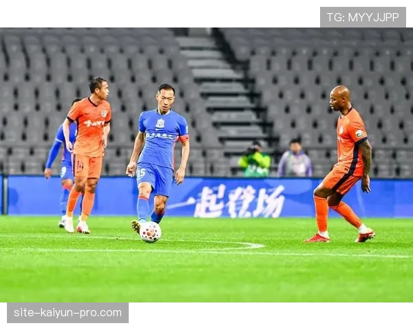 上海申花边路威胁不强，是否过于依赖中路推进，影响球队整体进攻节奏