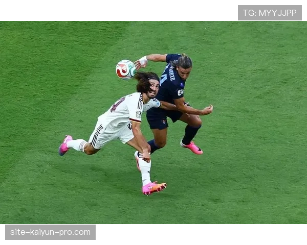 巴埃纳攻破乌拉圭球门：西班牙1-0取胜成焦点